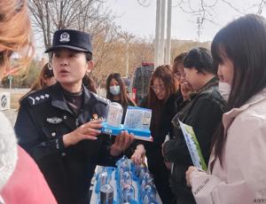 教育系配合后勤保衛(wèi)處開展安全知識宣傳教育活動