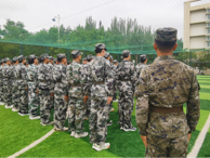 細(xì)雨潤壯志 熱血鑄軍魂——機電工程系軍訓(xùn)連隊在綿綿細(xì)雨中堅持訓(xùn)練展現(xiàn)昂揚風(fēng)貌